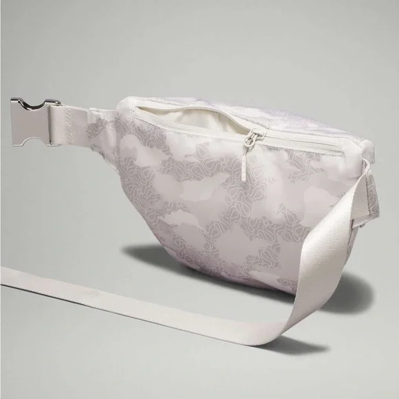 NWT - Lululemon City Adventurer Belt Bag 2.5L Camo White Opal - Picture 3 of 5